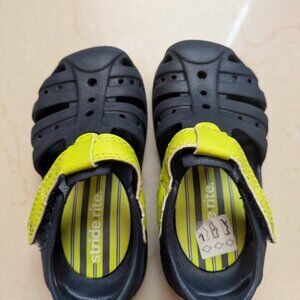BOYS toddler size 6 STRIDERITE starfish sandal navy/green